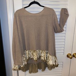 Beautiful Swing Top!  Med.